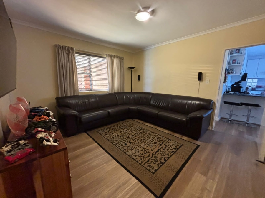 To Let 5 Bedroom Property for Rent in Rouxville Western Cape